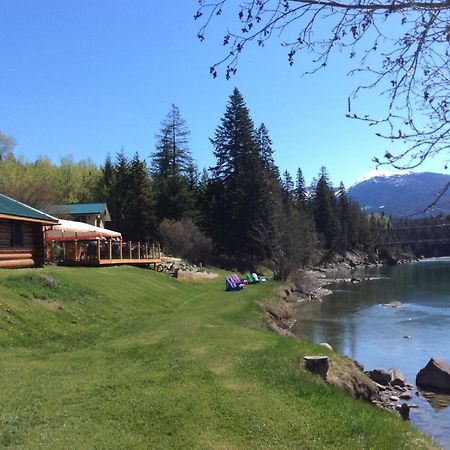 Tete Jaune Lodge Bagian luar foto