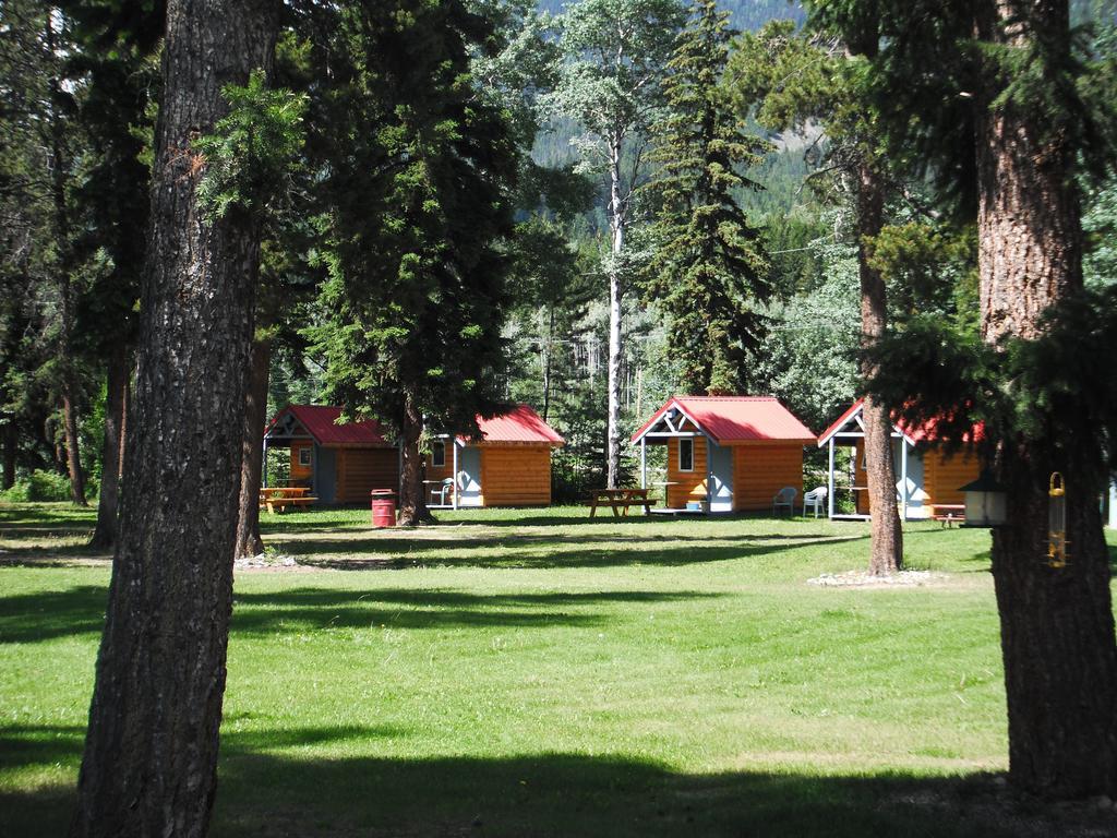 Tete Jaune Lodge Bagian luar foto